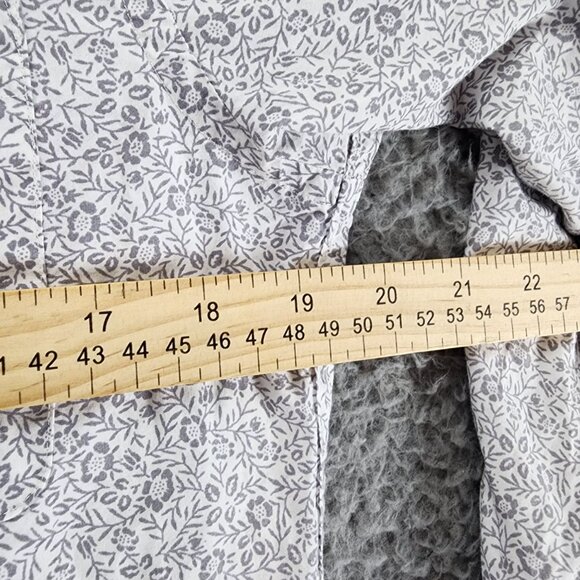 Uniqlo Shirt Womens Small Gray Floral Print Long Sleeve Button Up - Picture 6 of 9
